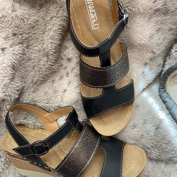 Donna Vangelo Sandals - Picture 2 of 4